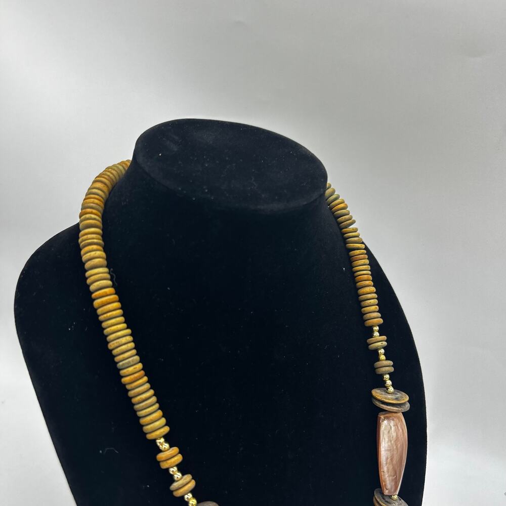 Vintage Large Shell Necklace Statement Pendant Beaded Beach Jewelry - Picture 6 of 12